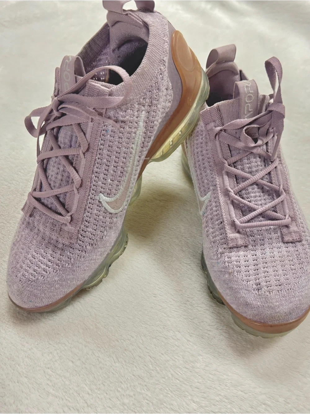 Nike Women's Flyknit Air Cushion Sneaker - Light Lavender